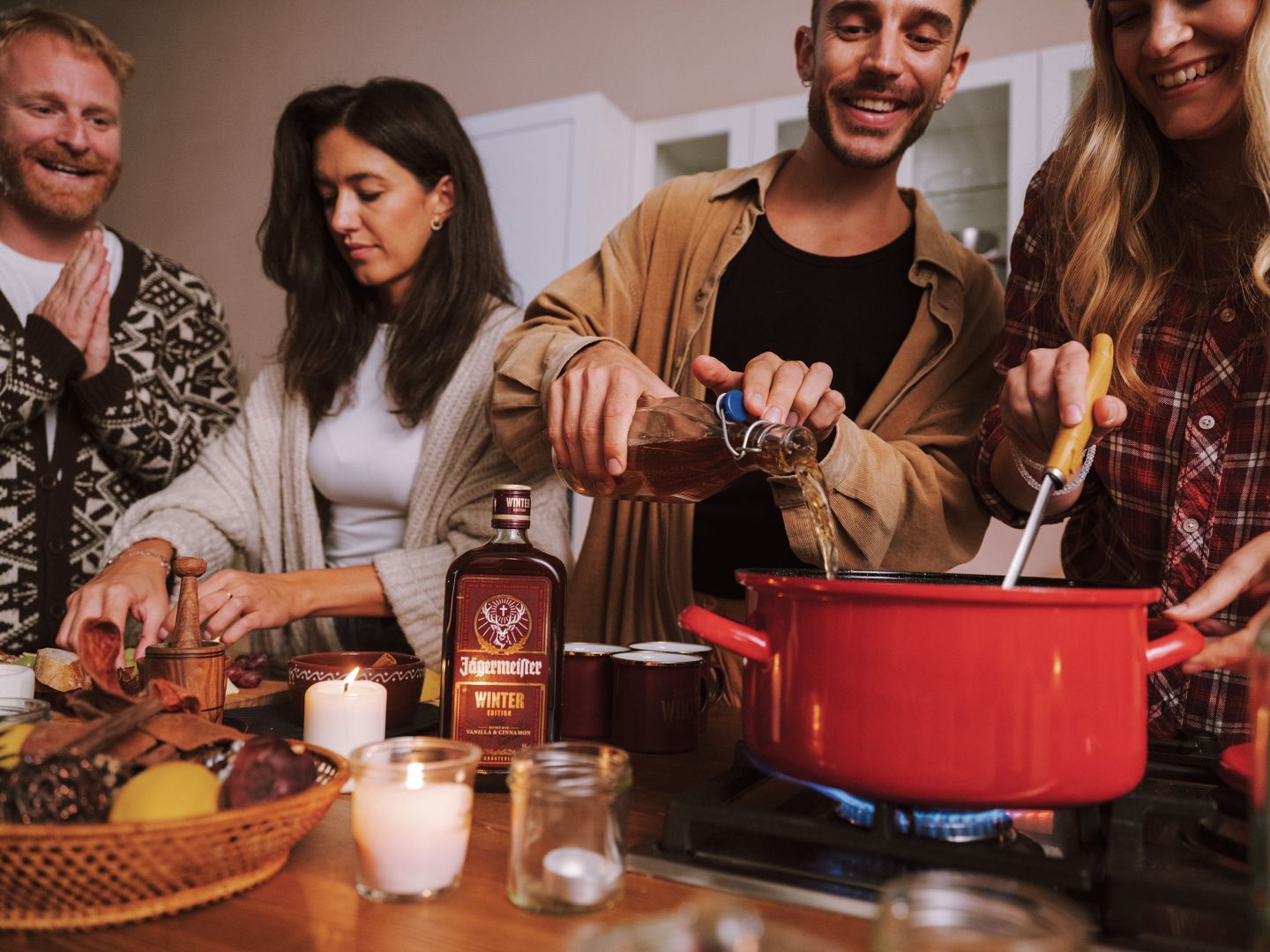 Svařákům odzvonilo. Jägermeister Winter Edition přináší horký drink s vůní vanilky a skořice