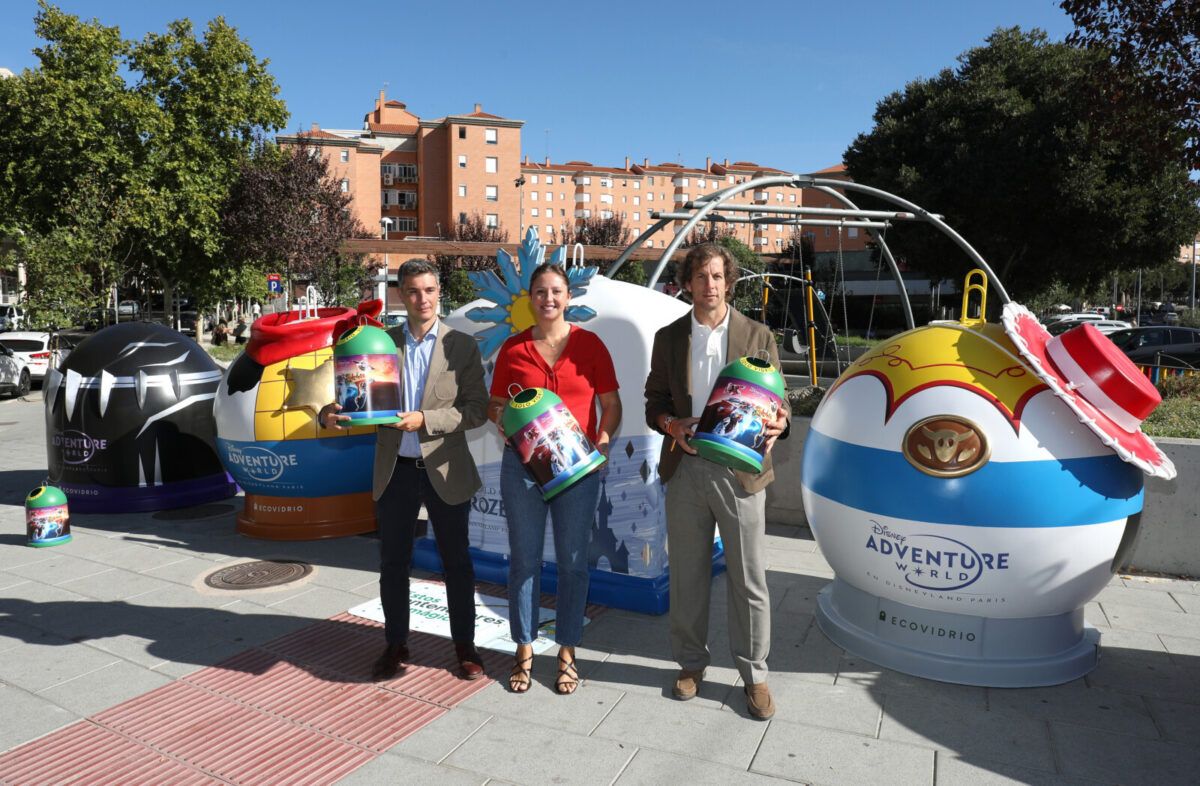 Toledo impulsa el reciclaje de vidrio entre los más pequeños con la instalación de cinco contenedores Disney en el barrio de Buenavista