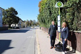 Neue Bushaltestelle direkt vor dem Landratsamt