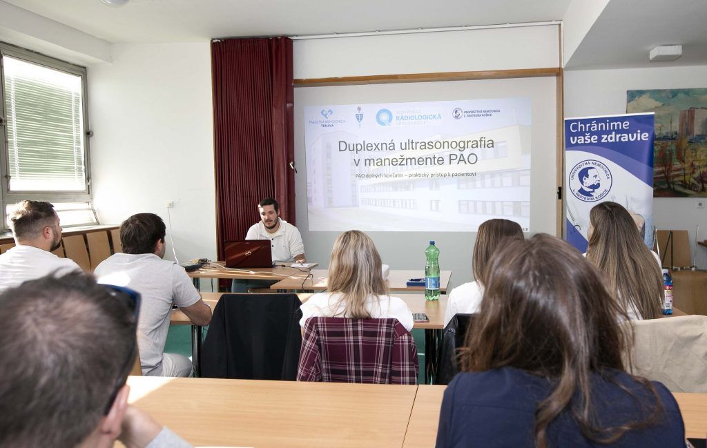 Mladí rádiológovia sa učili odhaliť cievne ochorenia ultrazvukom