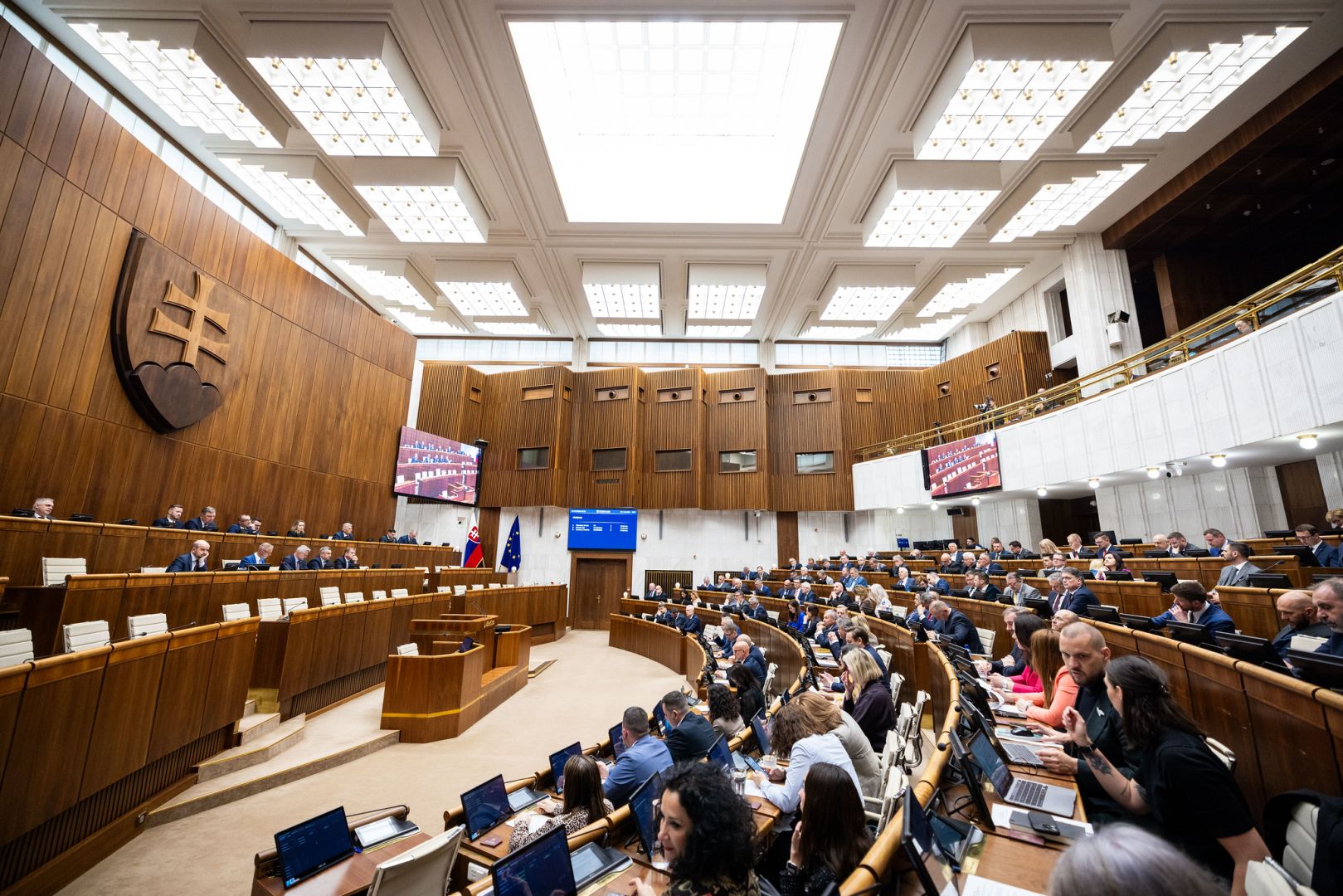 NRSR: Poslanci pokračujú v debate o návrhu na odškodnenie obetí sterilizácií