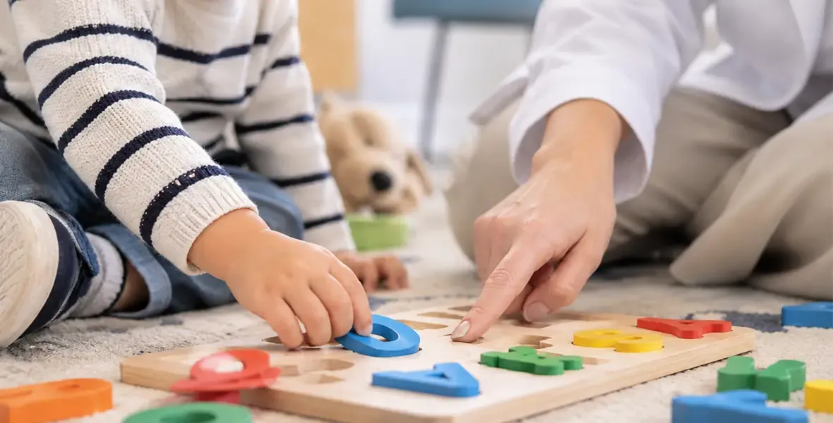 Los pediatras recomiendan más autonomía ante retrasos madurativos de los niños al hablar, comer solos o dejar el pañal