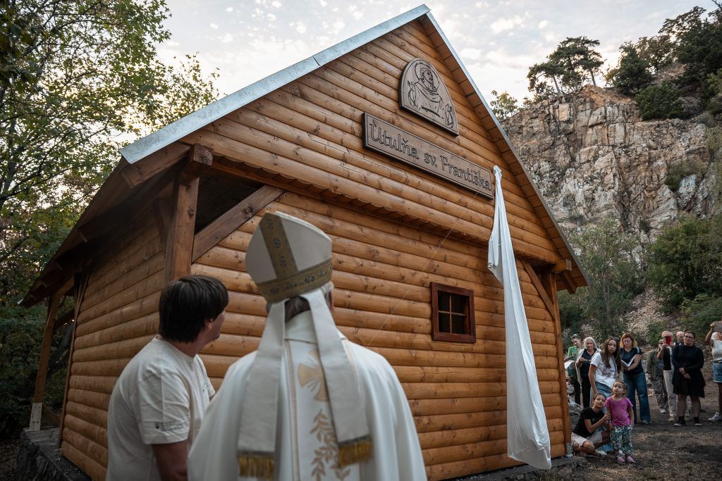 V kameňolome vznikla turistická útulňa