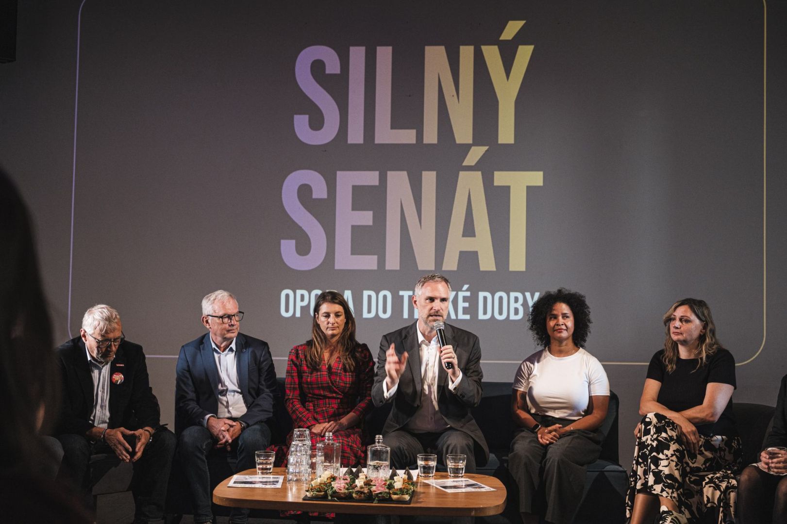 Silný Senát, opora v nejisté době. Piráti představili kandidátky a kandidáty, které podporují v senátních volbách