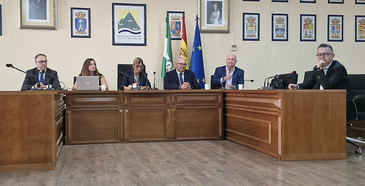 La AJFV y Unicaja reúnen en Torre del Mar a expertos para abordar la relación entre Derecho y deporte