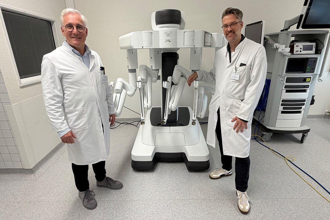 Neue High-Tech im Operationssaal – das Clemenshospital in Münster nimmt den OP-Roboter „da Vinci“ in Betrieb