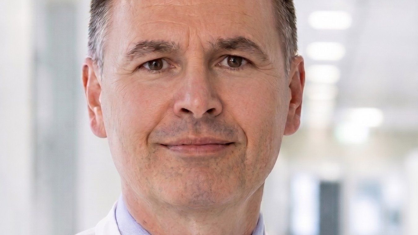 Neuer Direktor mit internationaler Erfahrung: Professor Dr. Alexander Weymann übernimmt Herzchirurgie am UKR