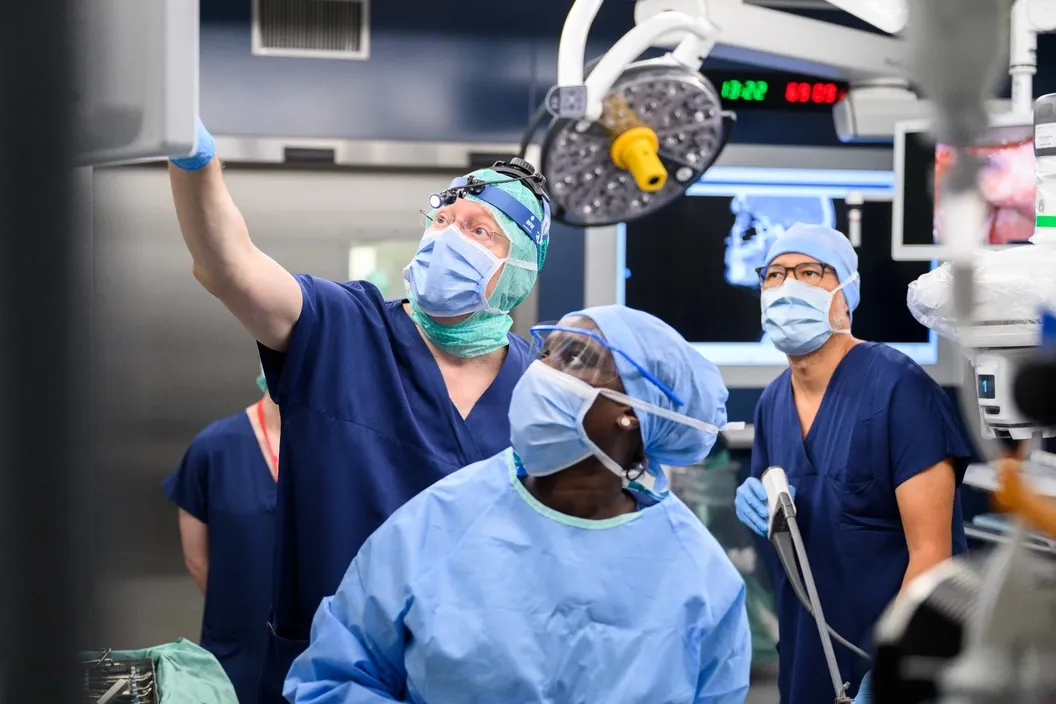 In Vivo mag: Cancers ORL, opérer par la bouche sans toucher au visage
