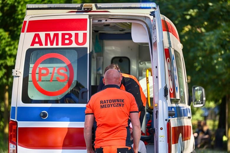 Sprawa braku możliwości zrzeczenia się prawa wykonywania zawodu przez ratowników medycznych