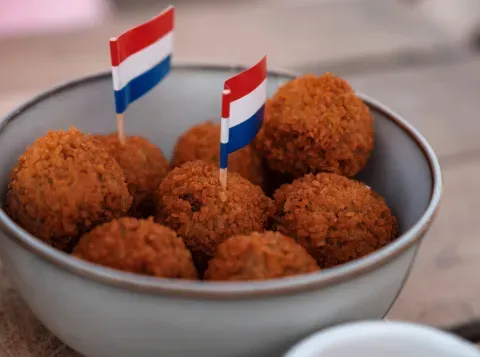 Brein, buik en bitterballen | Lezing en gesprek met neurowetenschapper Esther Aarts en filosoof Bas van Woerkum-Rooker