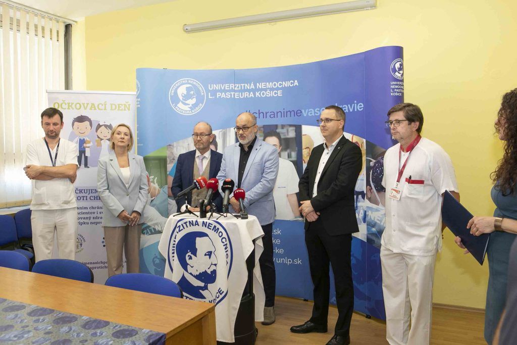 Začala sa očkovacia sezóna proti chrípke. UNLP spúšťa pilotný projekt očkovania zamestnancov nemocníc