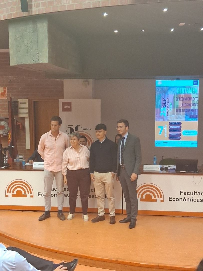 La Facultad de Ciencias Económicas y Empresariales reconoce los mejores Trabajos Fin de Grado del curso 2025/26