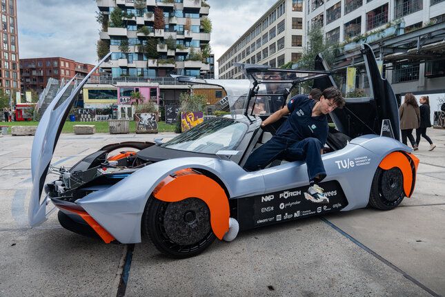 Studenten TU Eindhoven ontwikkelen elektrische auto die fijnstof opvangt tijdens het rijden