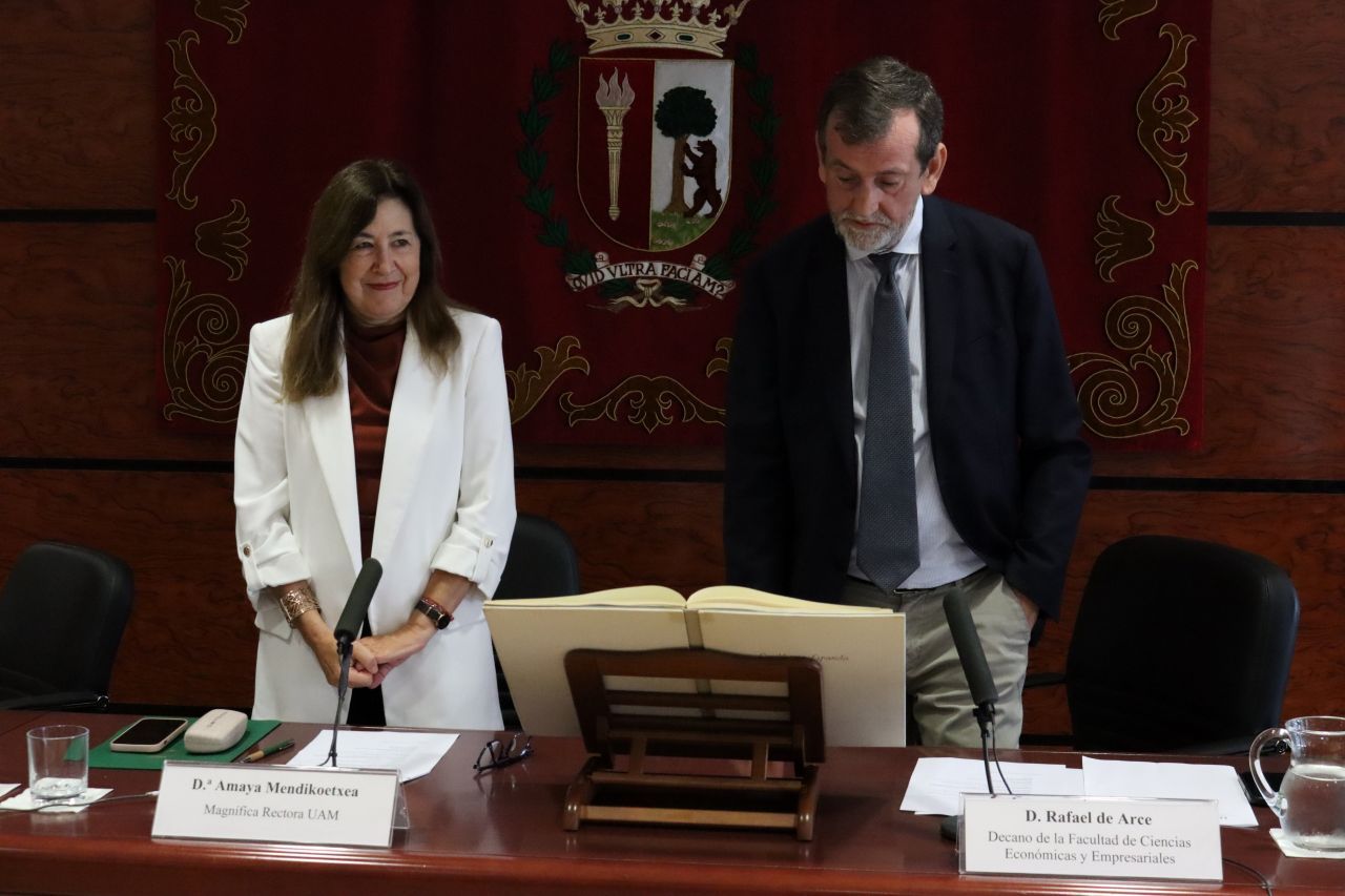 El profesor Rafael de Arce toma posesión como decano de la Facultad de Ciencias Económicas y Empresariales
