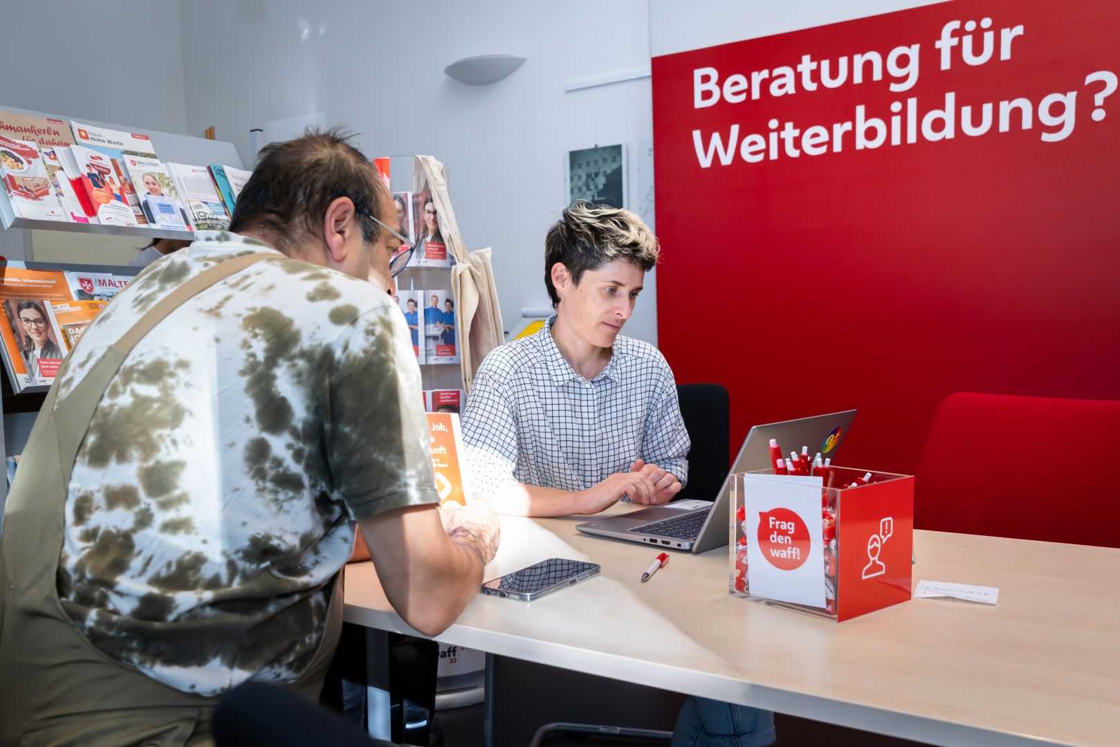 An fast 200.000 Türen geklopft: waff-Beratung im Gemeindebau feiert zehn Jahre
