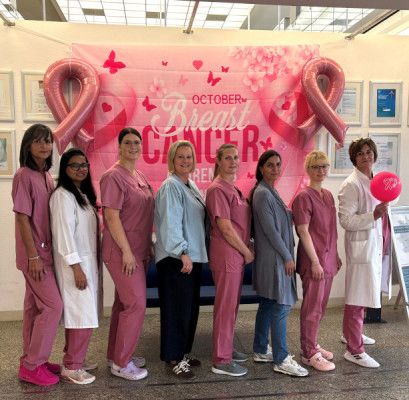Ein Zeichen der Verbundenheit: Sana Klinikum Hof leuchtet im Oktober pink