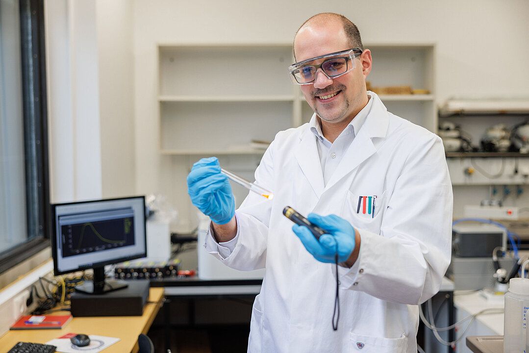 Preis der Internationalen Gesellschaft für Lumineszenz Chemiker Markus Suta erhält George Blasse Award in Kyoto
