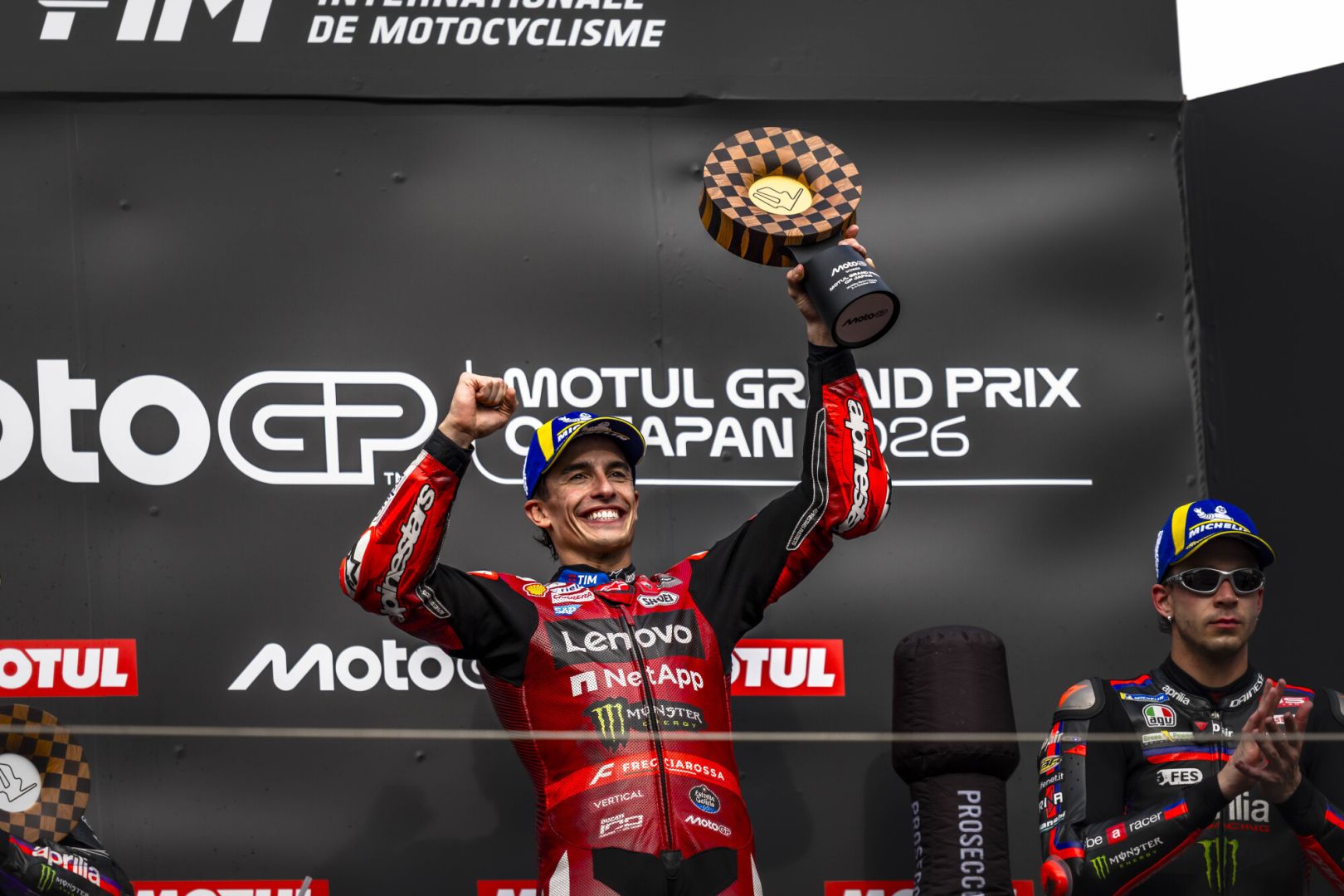 Marc Márquez y el Ducati Lenovo Team conquistan el Gran Premio de Japón. Francesco Bagnaia termina octavo