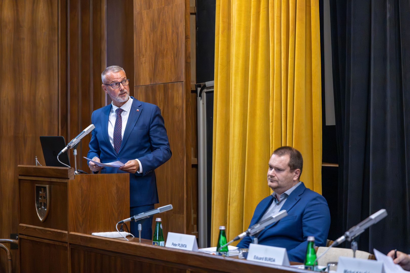 Predseda NR SR R. Raši otvoril v parlamente odbornú diskusiu: „Volebné pravidlá majú slúžiť voličovi, ich zmenám musí predchádzať odborná diskusia.“