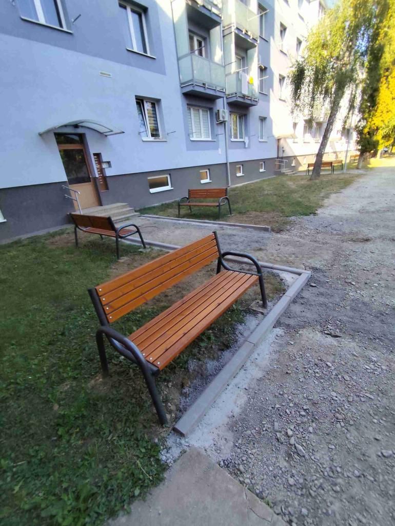 Tretia etapa rekonštrukcie chodníkov pokračuje a postupne sa pripravujú ďalšie lokality, ktoré sa v najbližších týždňoch dočkajú asfaltovania