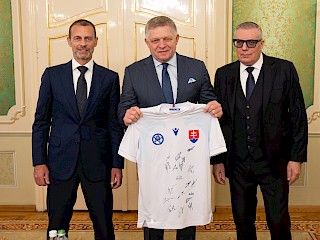 Robert Fico prijal prezidenta UEFA Aleksandra Čeferina, rokovali o spolupráci v slovenskom futbale