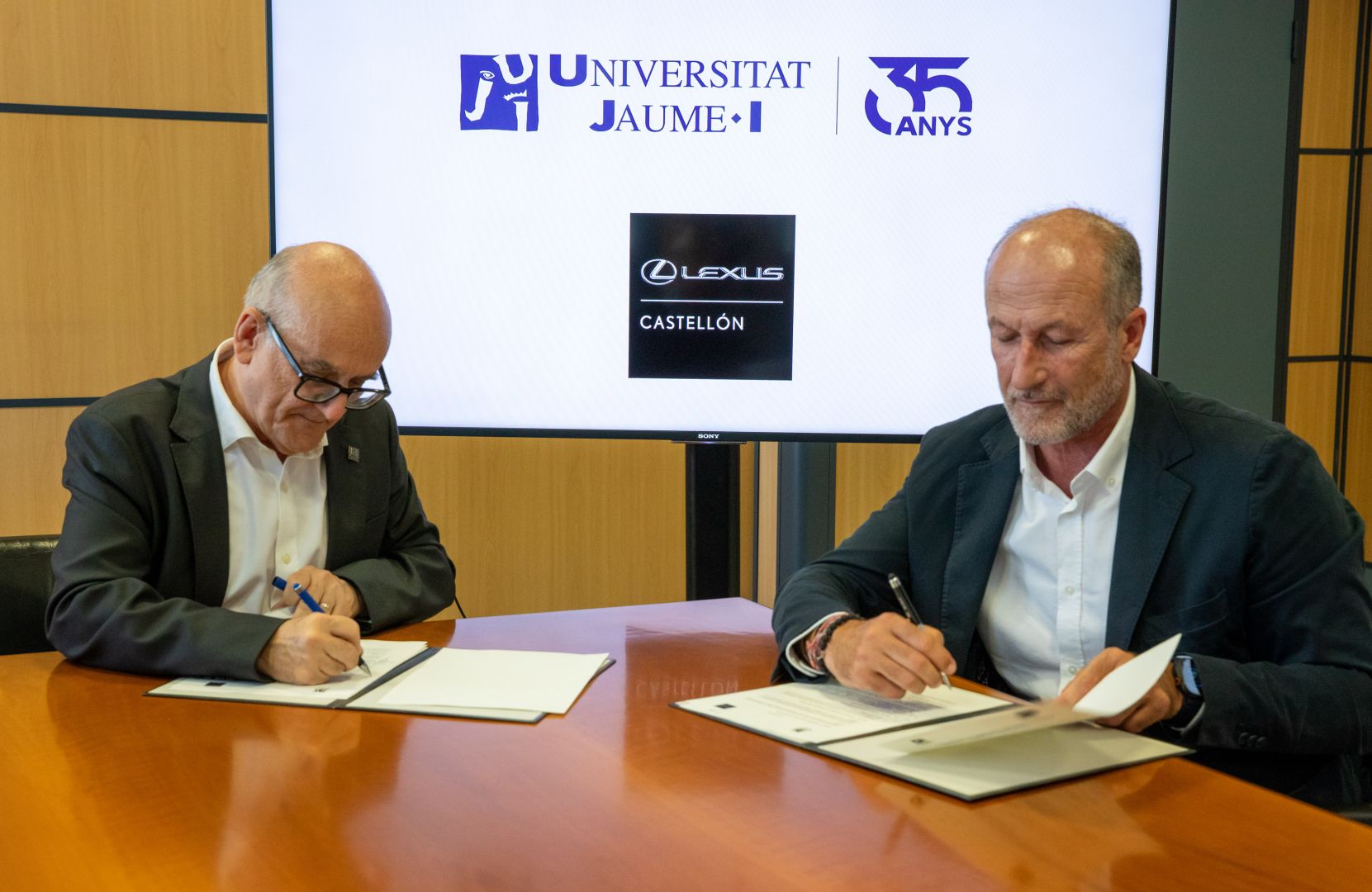 La Càtedra d'Activitat Física i Oncologia de l'UJI amplia els seus recursos amb un vehicle cedit per Lexus Castelló