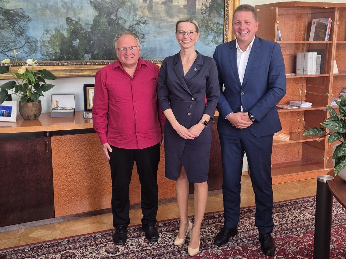 SMS ČR se s ministryní Mrázovou dohodlo na pravidelném dialogu. Jednali o stavební správě, evropských fondech i dostupném bydlení
