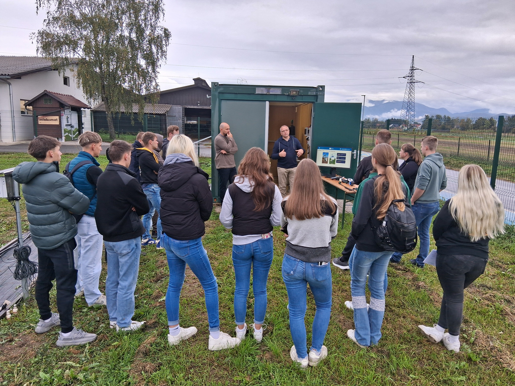 Predstavitev robotike, digitalizacije in obnovljivih virov energije v kmetijstvu dijakom GRM Novo mesto