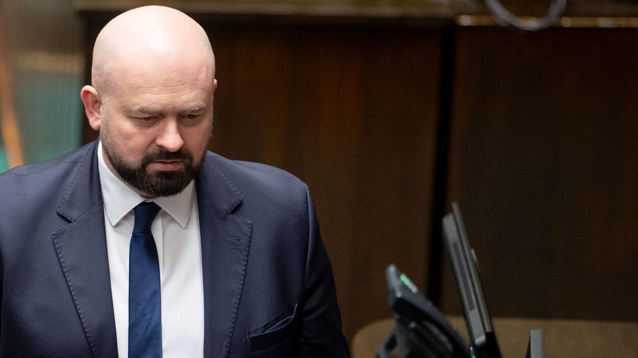 Elektryki nie jeżdżą na „ekopowietrze”, a ich ciężkie baterie również obciążają drogi