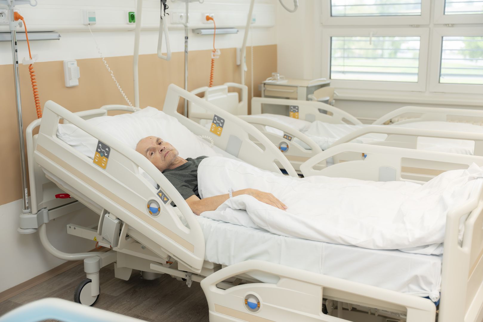 Na Chirurgickém oddělení Nemocnice Šumperk mají pacienti díky novým matracím větší pohodlí