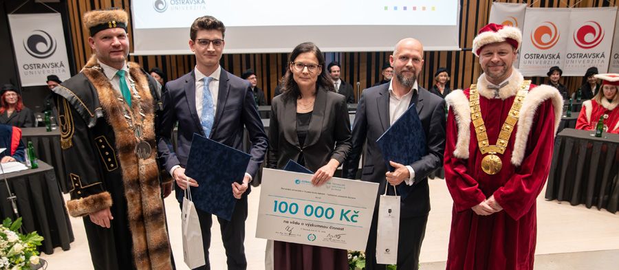 Cenu rektorů ostravských univerzit obdrželi vědci, kteří zkoumají, jak rostliny hospodaří s vodou