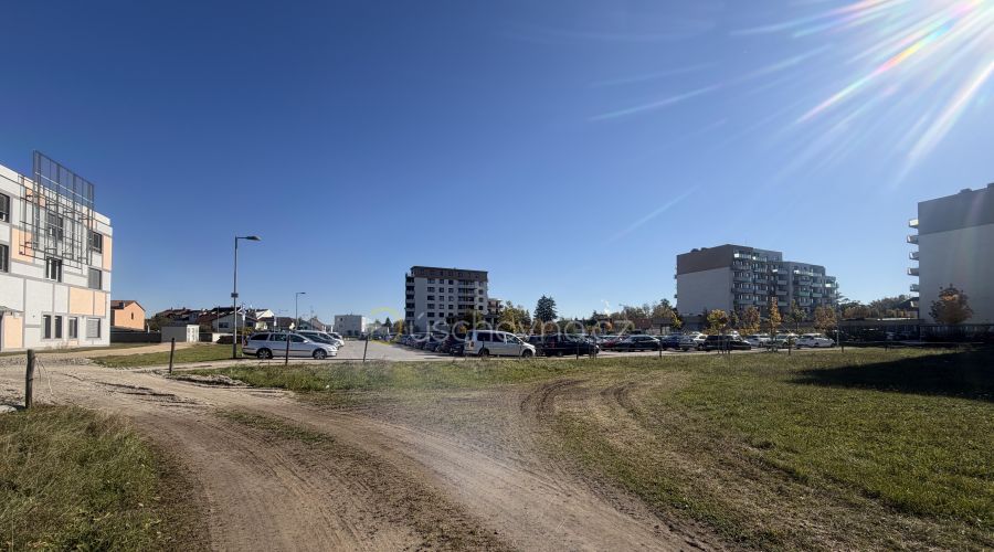 Akademický senát JU podpořil rozšíření studentského parkoviště