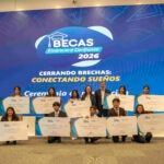 Diez jóvenes peruanos hijos de emprendedores vulnerables reciben becas de Financiera Confianza para estudiar la carrera de sus sueños