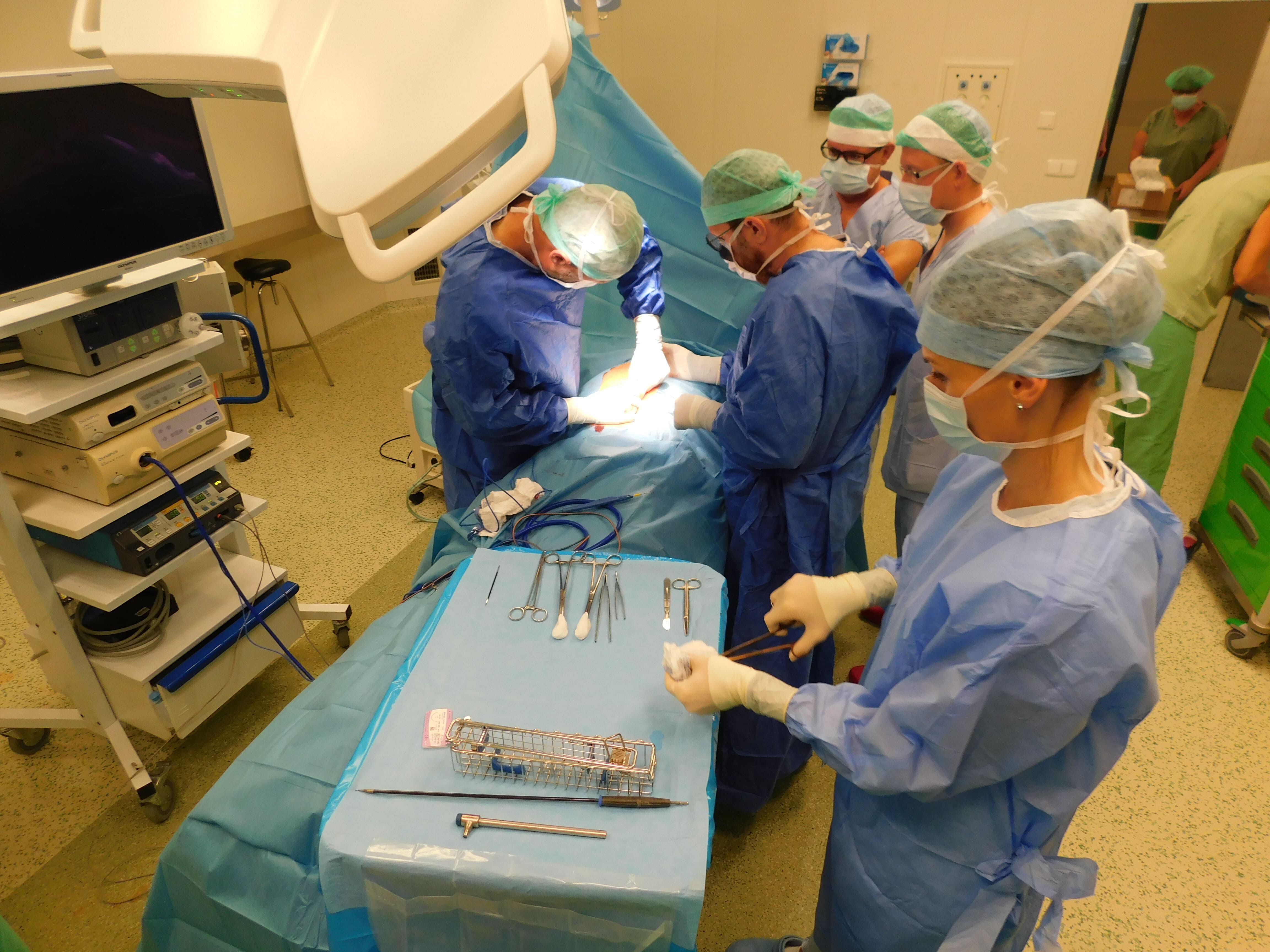 Vyškovská chirurgie je školícím centrem pro operaci kýl  technikou MILOS s použitím moderních implantátů