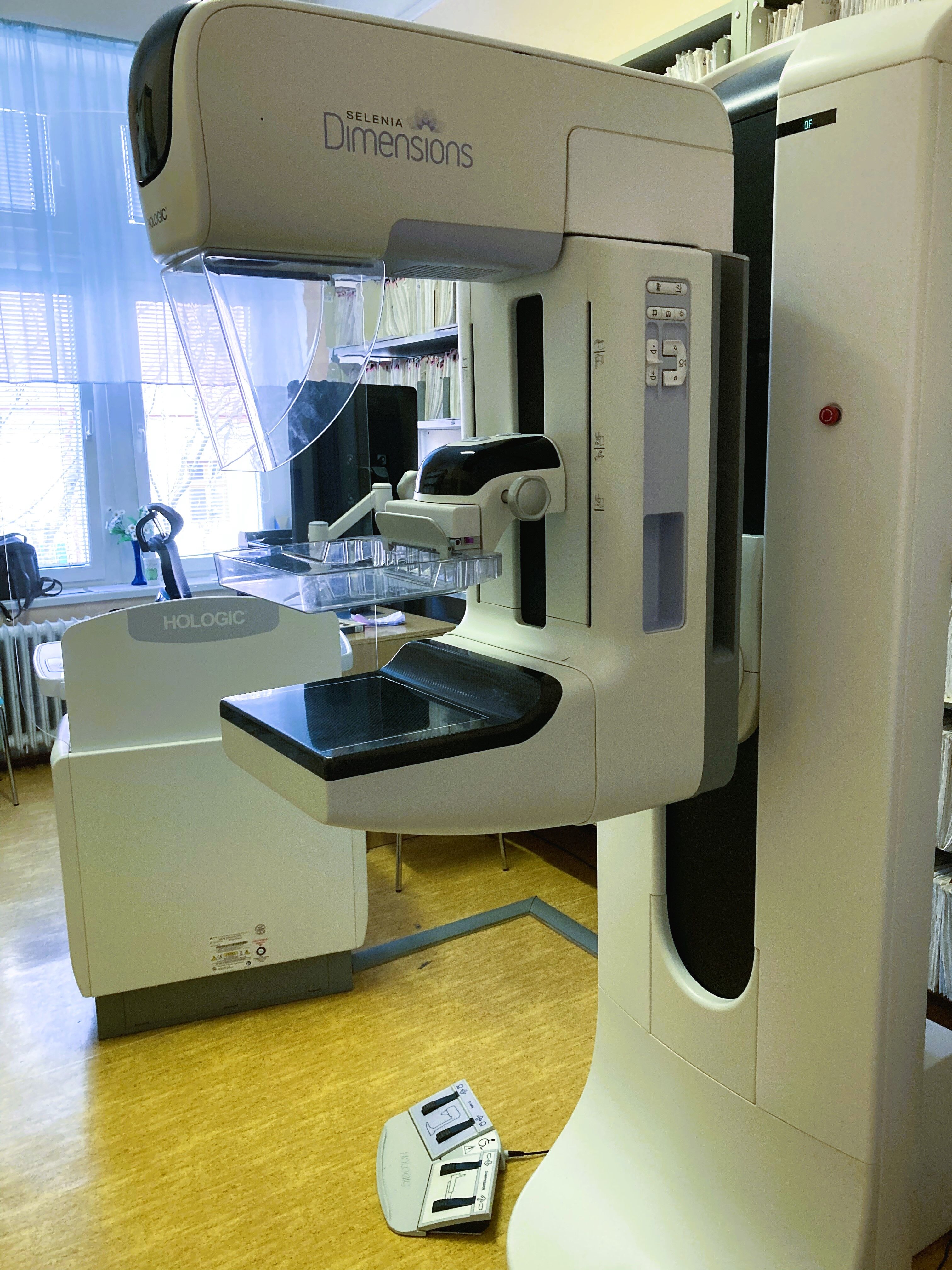 Jičínská nemocnice zahájila provoz screeningového a diagnostického mamologického pracoviště na poliklinice. Nově také provozuje skiagrafy a ultrazvuk v Jičíně a Nové Pace