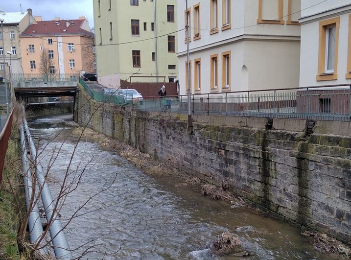 Pro rekonstrukci nábřežních zdí Jílovského potoka v Děčíně vybíráme zhotovitele
