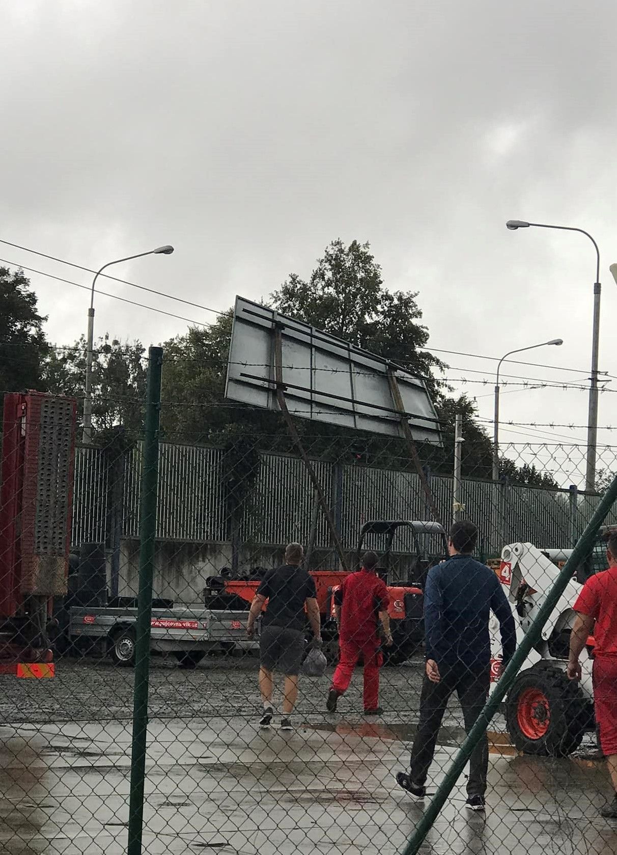 Terénní průzkum škod po tornádu ve Zlíně-Malenovicích dne 16. 9. 2022