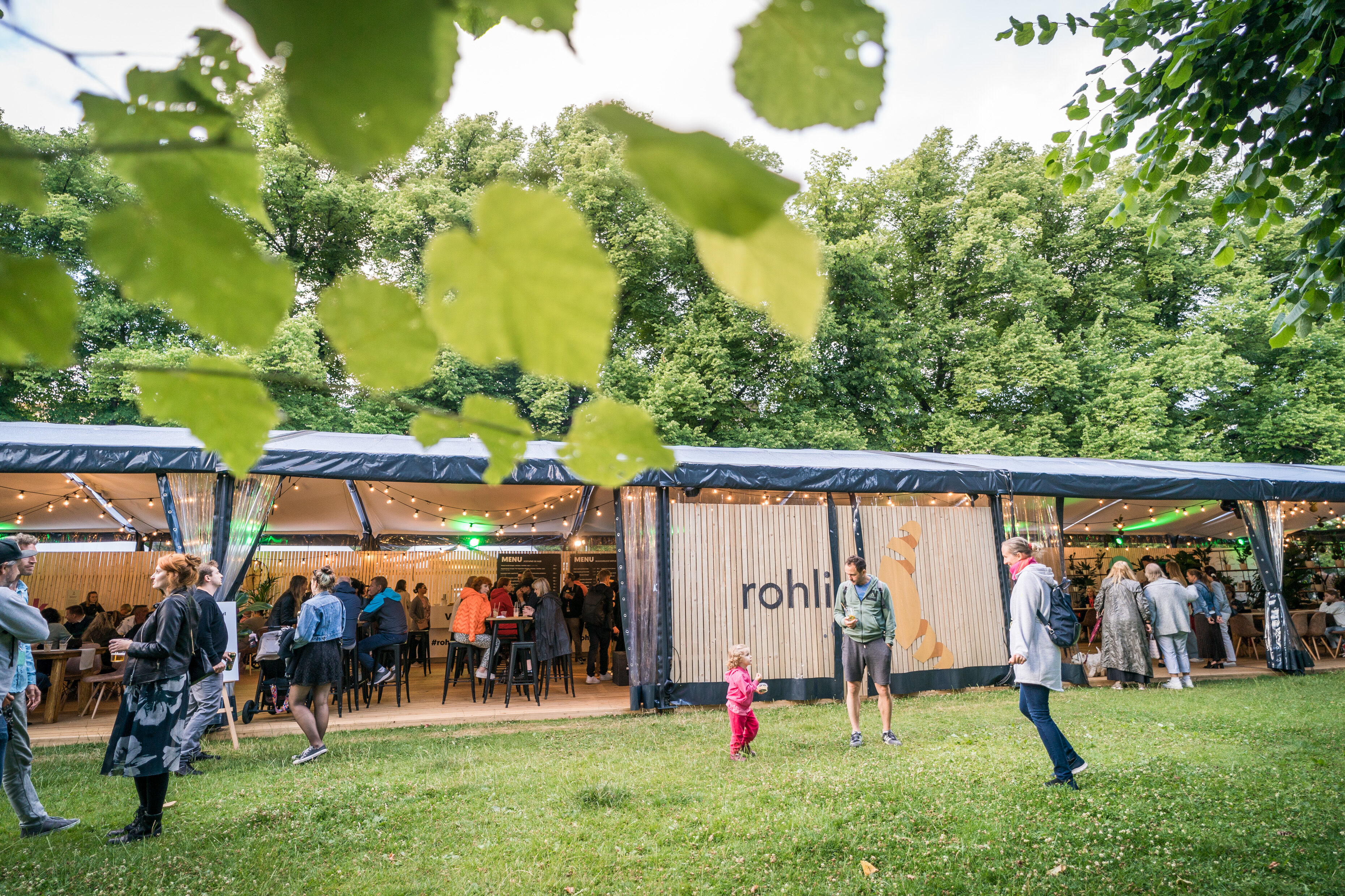 Rohlík znovu na KVIFF. Letos rozšíří Rohlíček zónu i menu z farmářských surovin