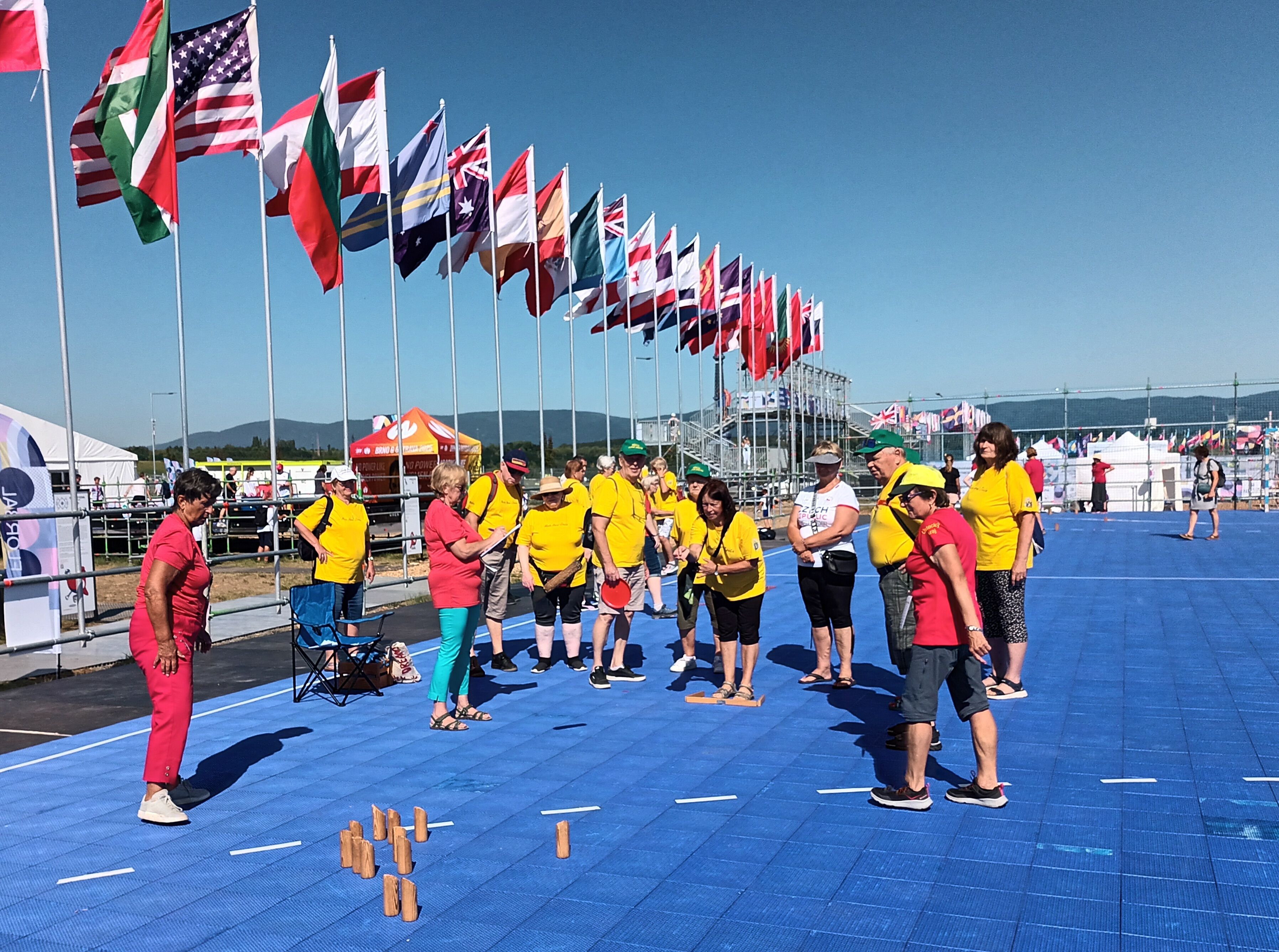 Olympijský festival U Jezera Most přivítal seniory na dni plném sportu a zábavy