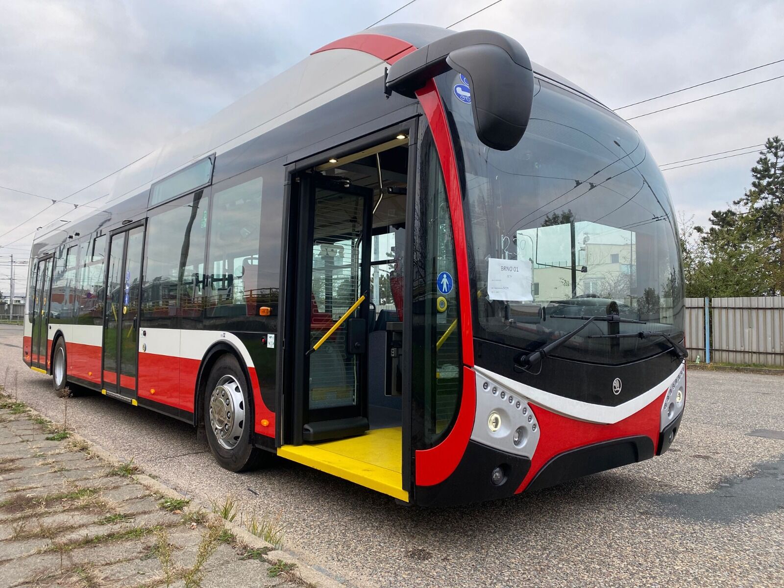 Do Brna dorazil první z dvaceti trolejbusů Škoda 32Tr. Výrobce je dodá postupně do konce ledna