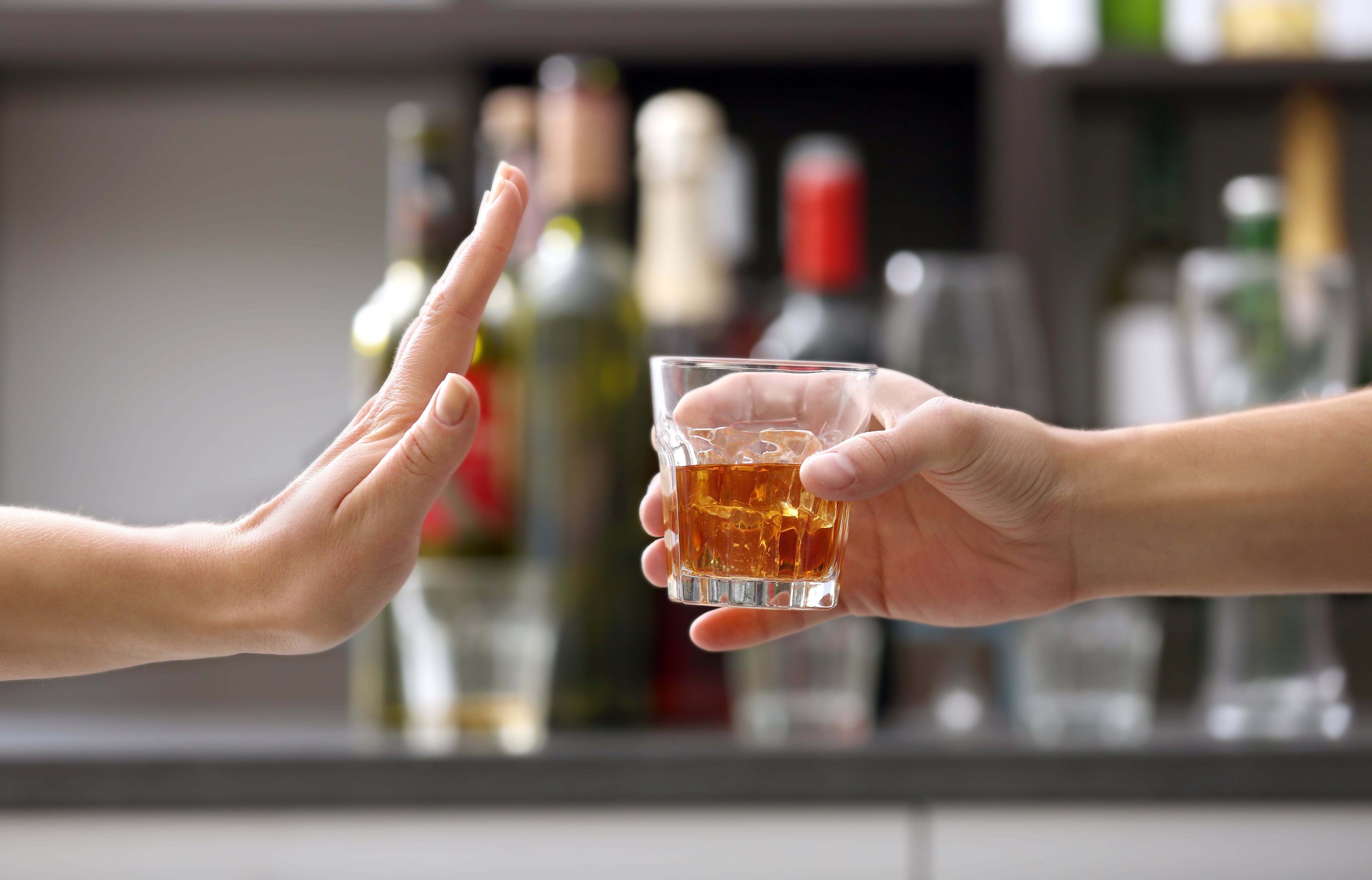 ČPZP: Závislosti na alkoholu stojí pojišťovny desítky milionů. Opíjejí se i děti