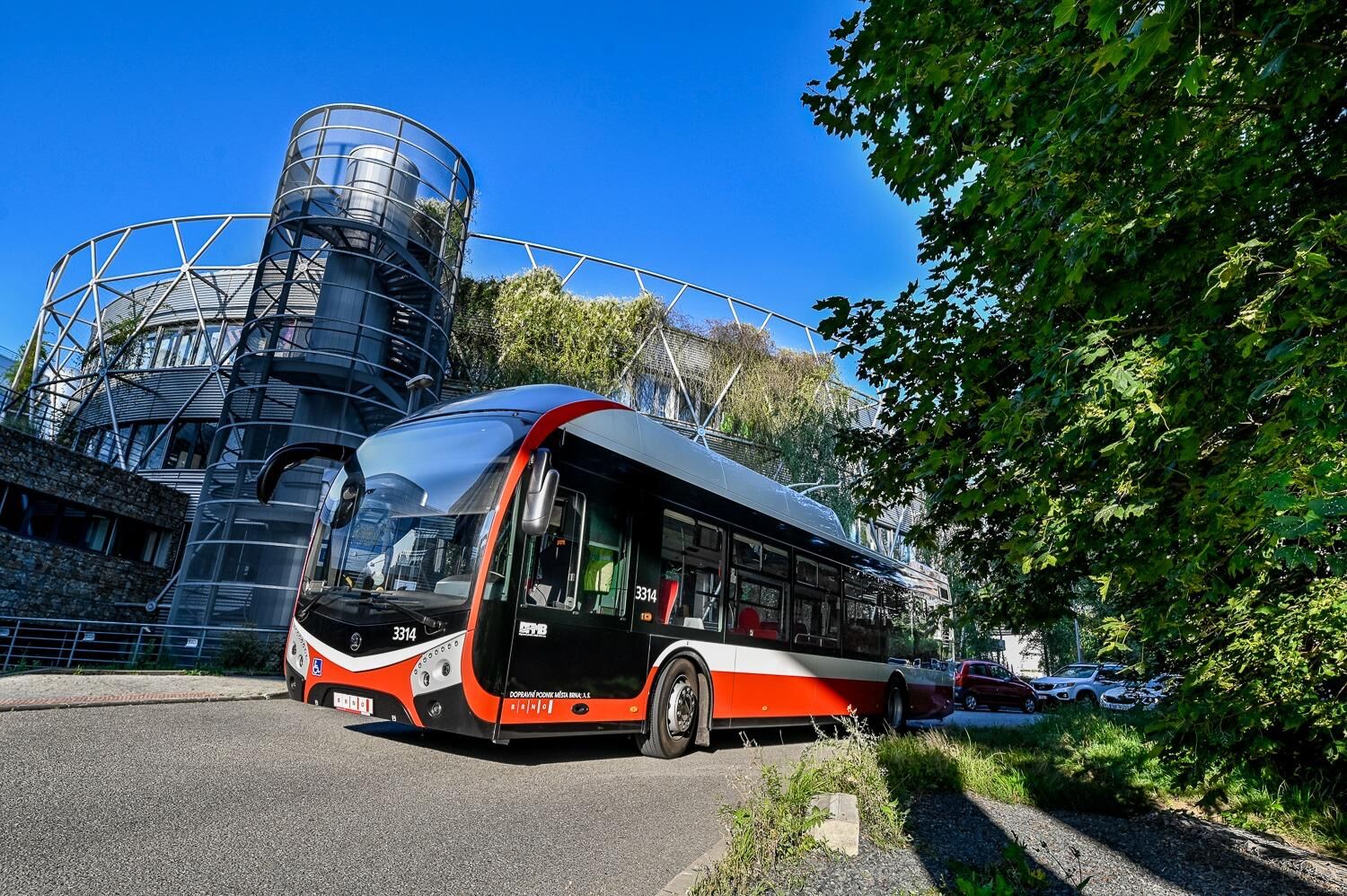 Brno finišuje s masivní obnovou trolejbusového vozového parku. DPMB za čtyři roky pořídil téměř stovku nových ekologických vozů za více než miliardu korun