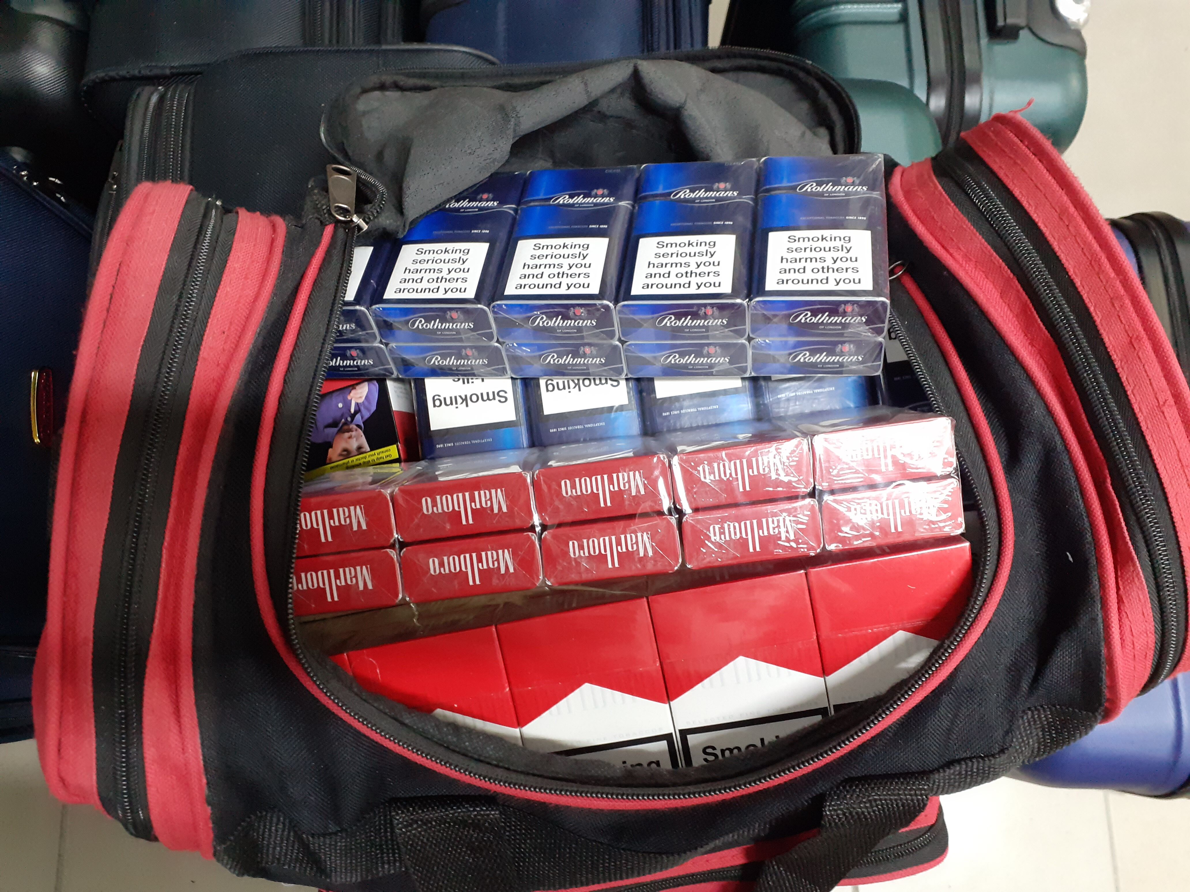 Neznačené cigarety, zahřívaný tabák i náplně do elektronických cigaret