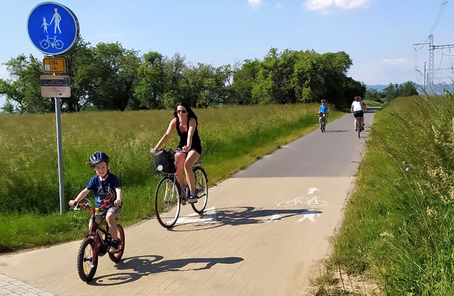 Nová metodika plánování bezpečné infrastruktury pro cyklisty. Česko směřuje k síti kvalitních a bezpečných cyklotras – MMR podporuje jejich budování, modernizaci i přeznačení