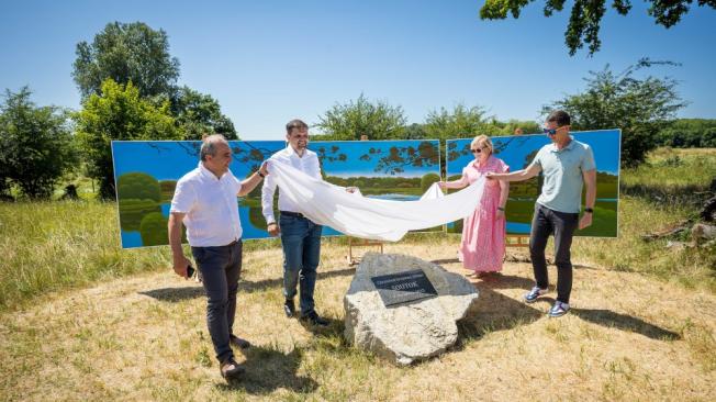 Nová CHKO Soutok se dočkala slavnostního odhalení pamětního kamene i prvního hraničníku