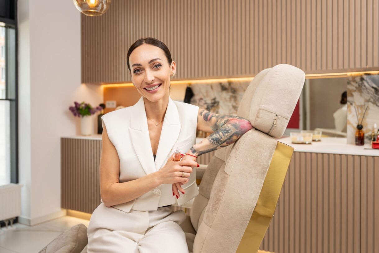Hvězda hairstrokes Erika Marčáková otevřela v Plzni salon. Chce v něm ženám vracet sebevědomí