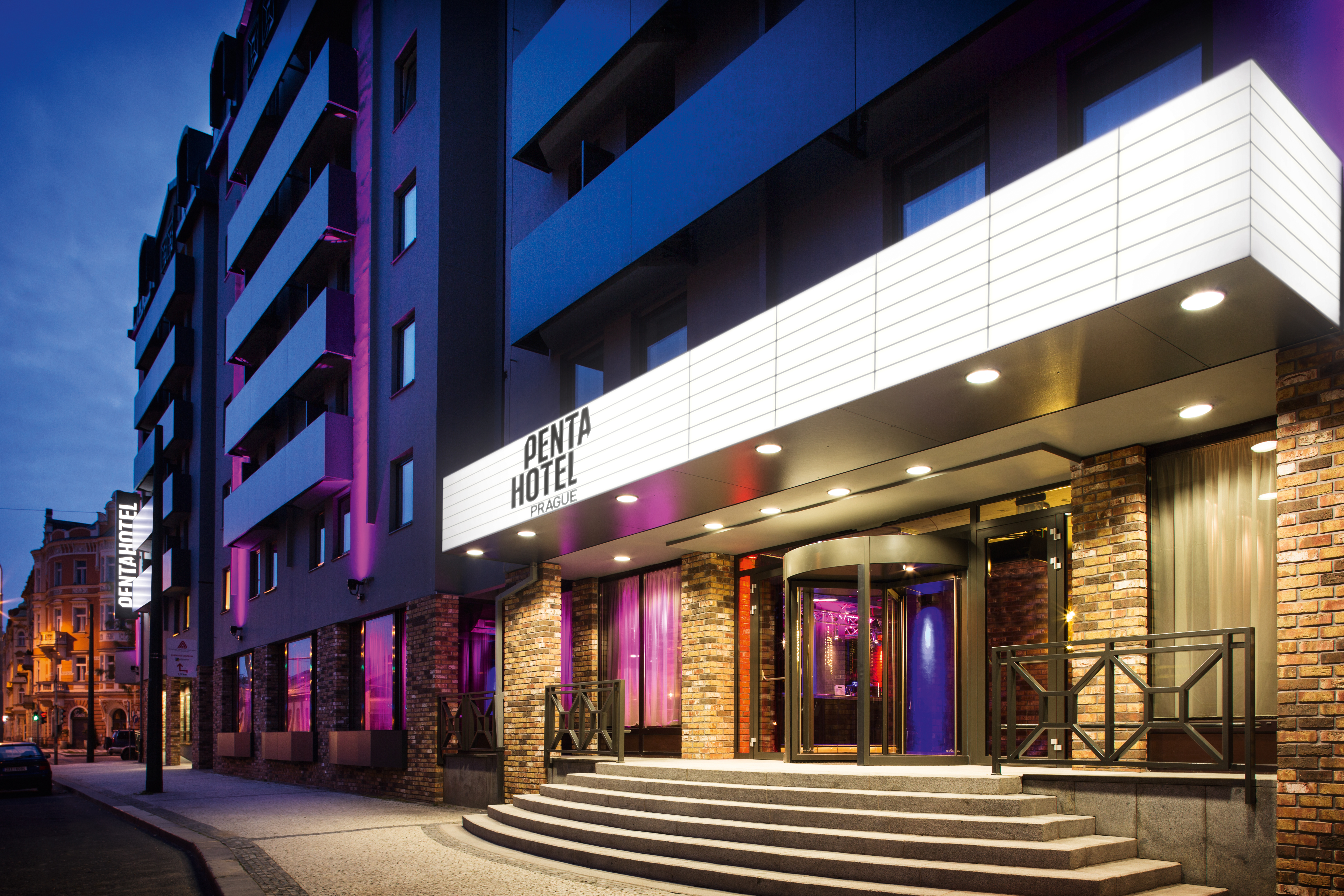 Jan Hotels dál expanduje. Kupuje Pentahotel Prague a mění ho na PULSE8