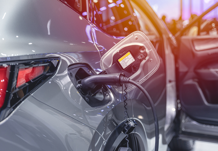 Právní poradenství pro OMV v oblasti elektromobility